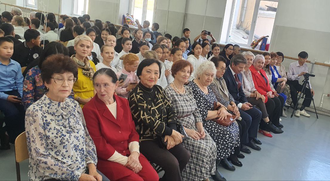 В БРХК прошёл праздничный концерт, посвящённый Дню Учителя и Дню Благородного возраста